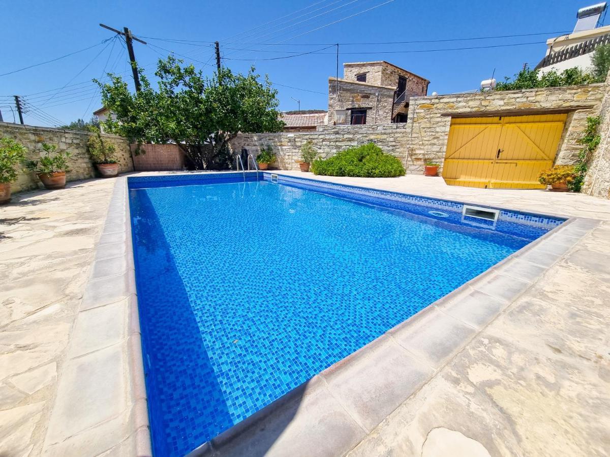 Poolside Escape Studio In Skarinou Village With Pool Facilities Buitenkant foto